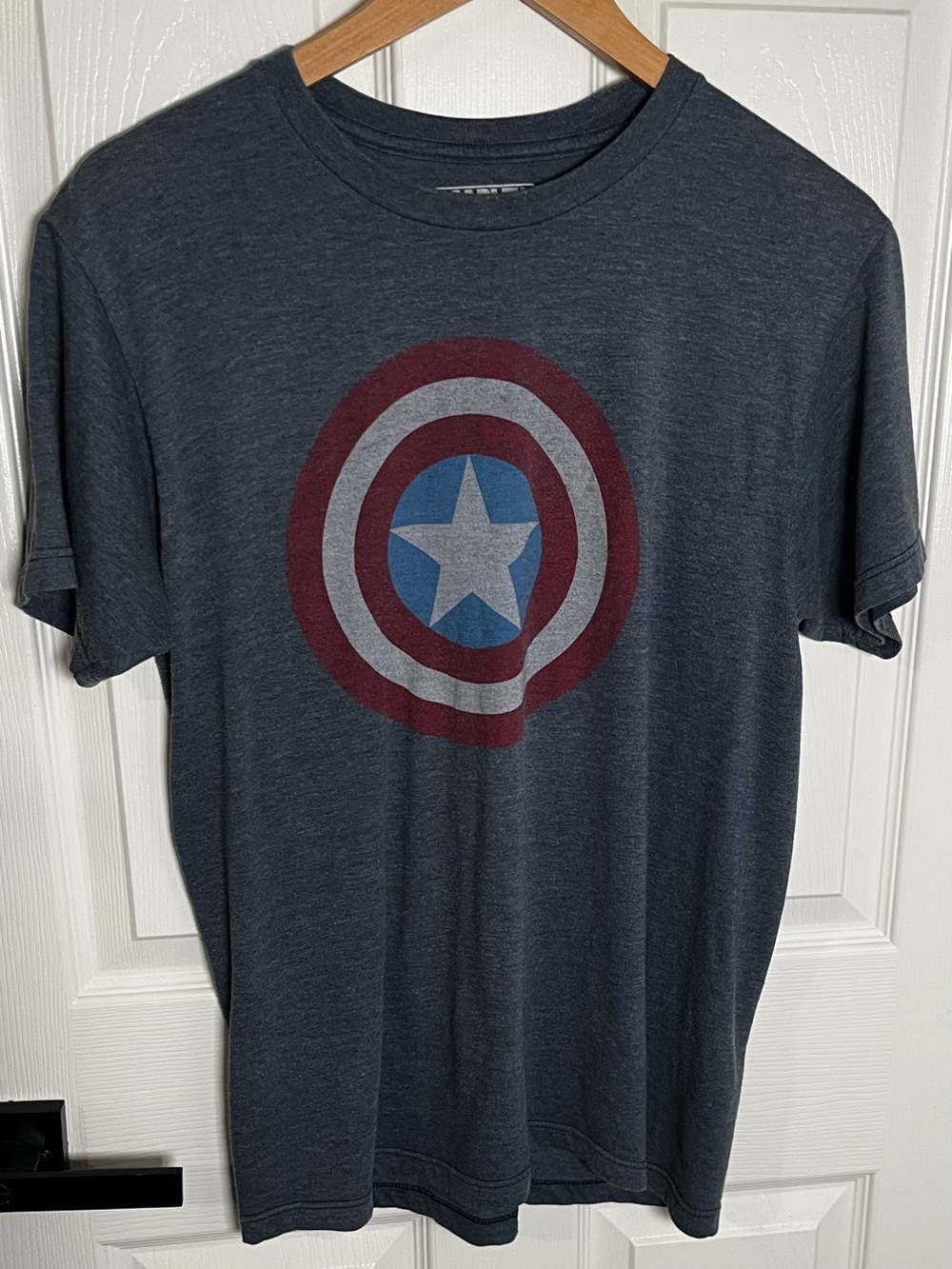 Vintage Marvel Men's Navy Short-Sleeve Captain America